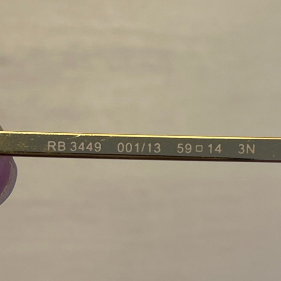 Ray-bans Aviator Sunglasses gold tone frames - Picture 3 of 7